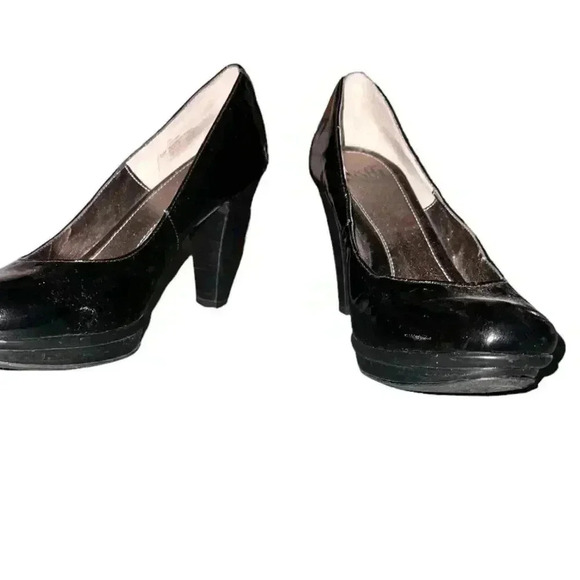 Sofft Black Patent Leather Pumps - Picture 10 of 11